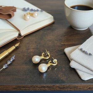 Elegant Rare Vintage MMA 1985 Gold Pearl Fashion Earrings